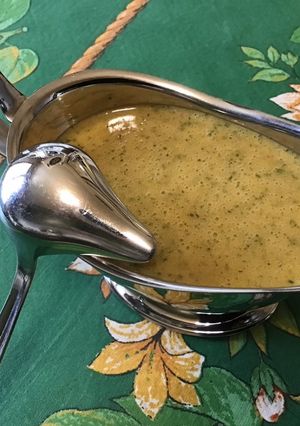 Une photo de Sauce salade sucrée salée à la mangue, citron et persil