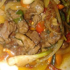 A picture of Nue pad prik namm man hoy or steak stir fry in oyster sauce..