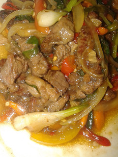 A picture of Nue pad prik namm man hoy or steak stir fry in oyster sauce..