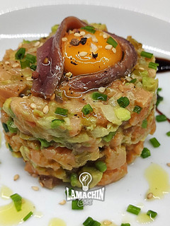 Una foto de Tartar de salmón