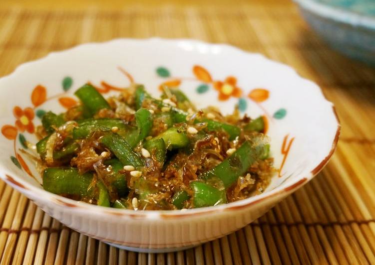 Simple Way to Make Speedy Green Pepper and Shirasu Sweet &amp; Savory Stir-Fry