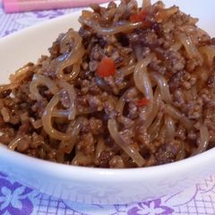 A picture of Spicy Stir-Fried Ground Meat and Shirataki Noodles.