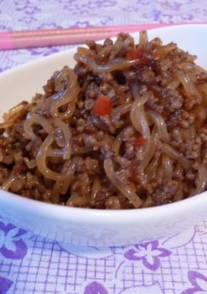 A picture of Spicy Stir-Fried Ground Meat and Shirataki Noodles.