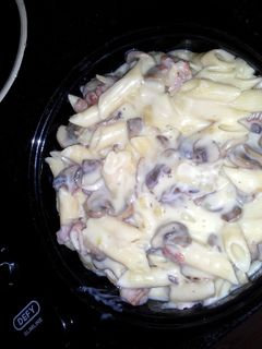 A picture of Pot Macaroni, bacon and cheese.