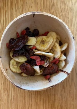 A picture of Dried fruit salad.
