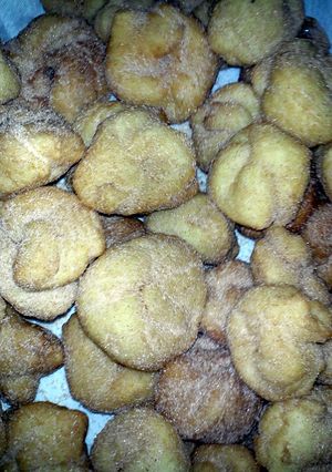 A picture of Räderkuchen (Fried dough cakes).