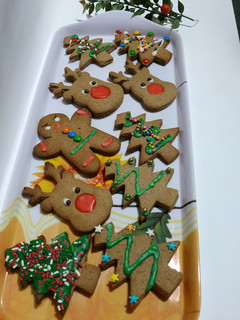 Una foto de Galletitas navideñas de jengibre