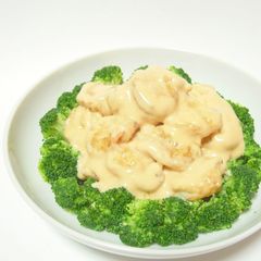 A picture of Shrimp and Mayonnaise with Broccoli.