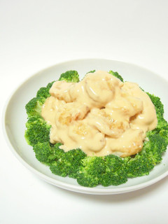 A picture of Shrimp and Mayonnaise with Broccoli.