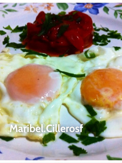 Una foto de Huevos fritos con pimientos