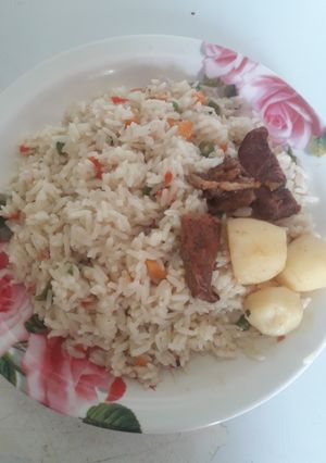 A picture of Coconut rice with Irish potatoes.