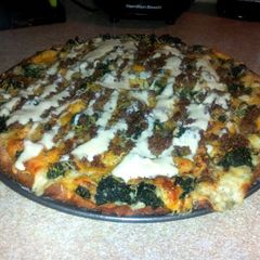 Chicken Alfredo Spinach Pizza A picture of Chicken Alfredo Spinach Pizza.