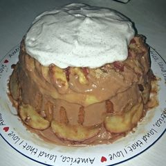A picture of Apple Pie Cake.