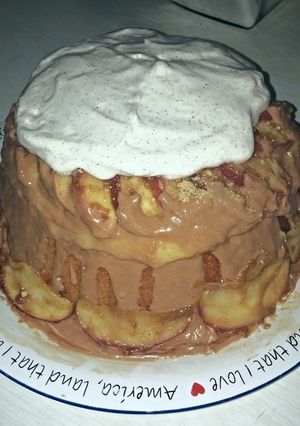 A picture of Apple Pie Cake.