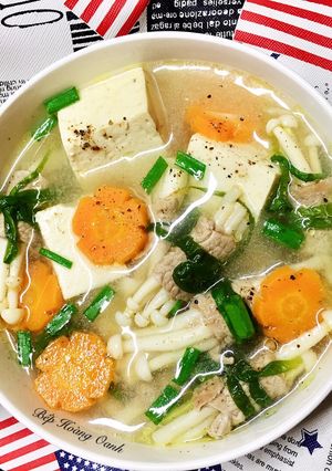 Hình của món Canh Thịt Bò Nấm Bạch Tuyết.
