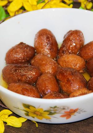 A picture of Yummy Mango Gulab Jamuns.