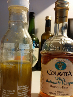 A picture of White Balsamic Vinaigrette.
