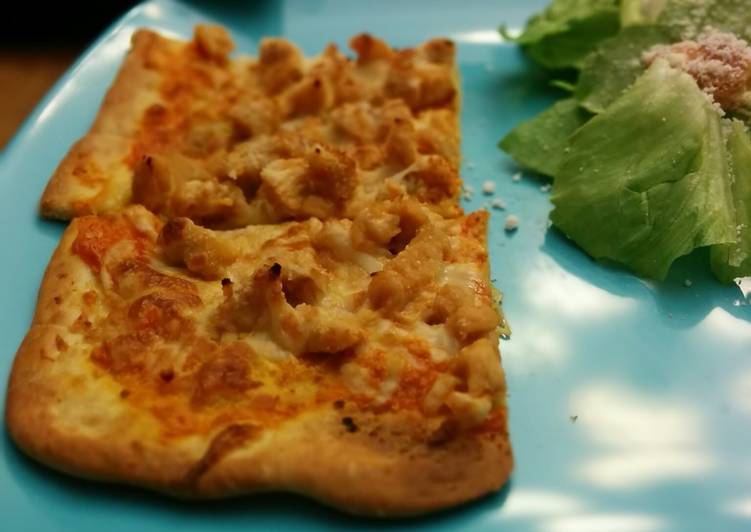 Simple Way to Prepare Super Quick Homemade Honey Sriracha Chicken Pizza