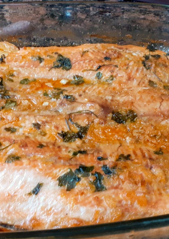 Una foto de Trucha asalmonada al horno