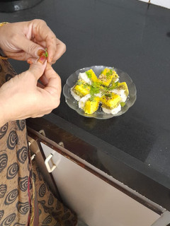 खमन ढोकला(khaman dhokla recipe in hindi) रेसिपी मुख्य फोटो