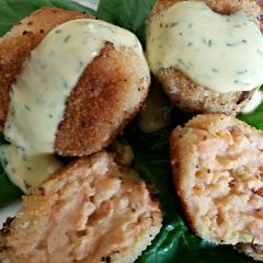 A picture of Sig's Mini Salmon Pie Bites.