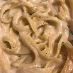 A picture of No Cream EASY Fettuccine Alfredo DELICIOUS!.