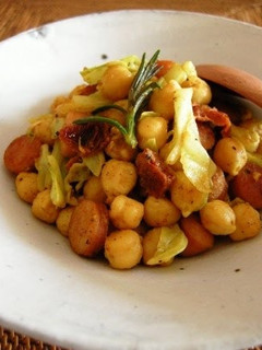 A picture of Spicy Chickpea Salad.