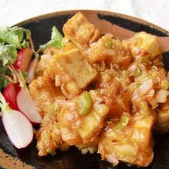 A picture of Atsuage with Lots of Green Onions in Chili-style Sauce.