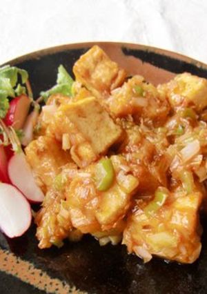 A picture of Atsuage with Lots of Green Onions in Chili-style Sauce.