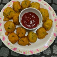 A picture of Leftover Poha and Sonth powder Fritters.