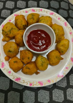 A picture of Leftover Poha and Sonth powder Fritters.