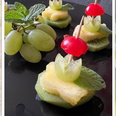 A picture of Grapes-kiwi-pineapple.