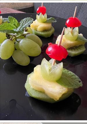 A picture of Grapes-kiwi-pineapple.