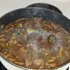 A picture of Beef and Broccoli w/Rice Pilef.