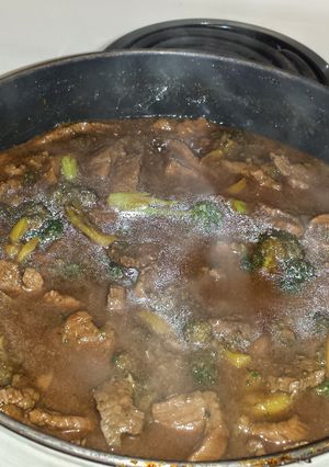 A picture of Beef and Broccoli w/Rice Pilef.