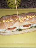 Panino Pesto Provola e Pomodoro Cioccolato