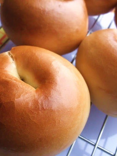 A picture of Glossy Chewy Bagels.