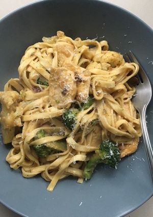 A picture of Quick and Easy Chicken and Broccoli pasta.