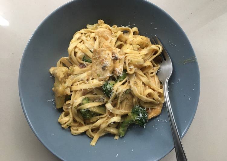 Simple Way to Make Any-night-of-the-week Quick and Easy Chicken and Broccoli pasta