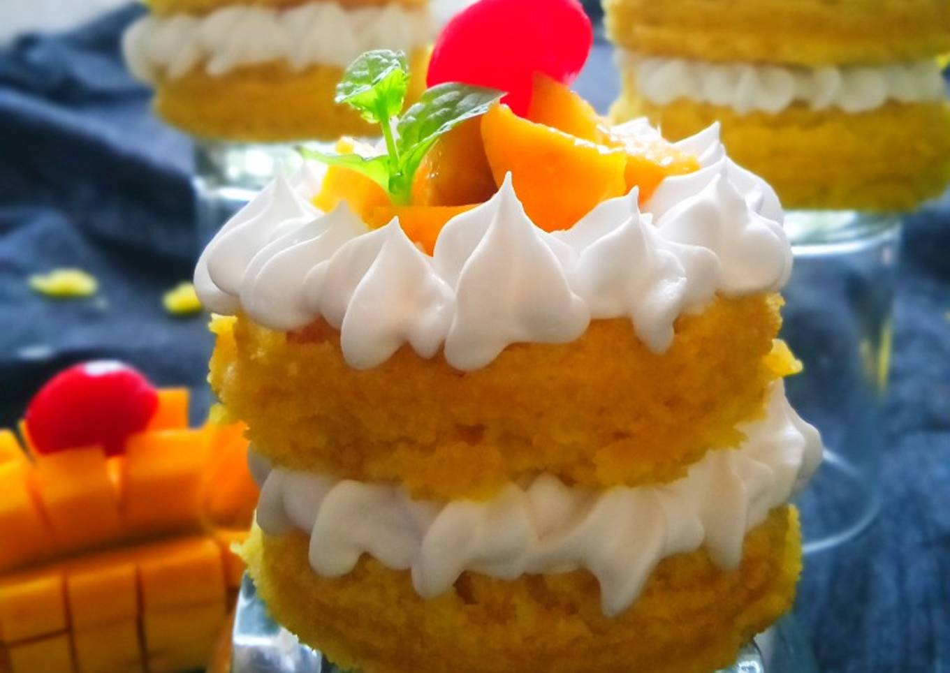 Mango Mini Cake with frosting