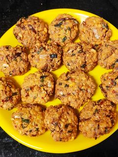 துவரம் பருப்பு,தேங்காய் வடை(thengai paruppu vadai recipe in tami) செய்முறை முக்கிய புகைப்படம்