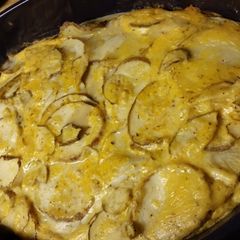 A picture of Cheesy potatoes.