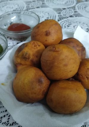 A picture of Yummy aloo bade.