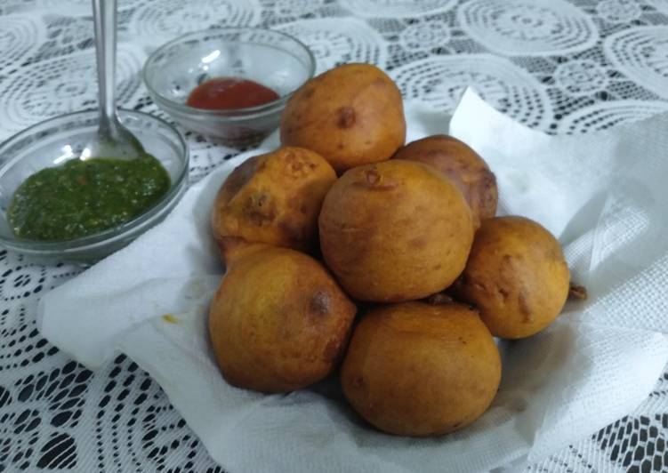 Easiest Way to Prepare Super Quick Homemade Yummy aloo bade😋