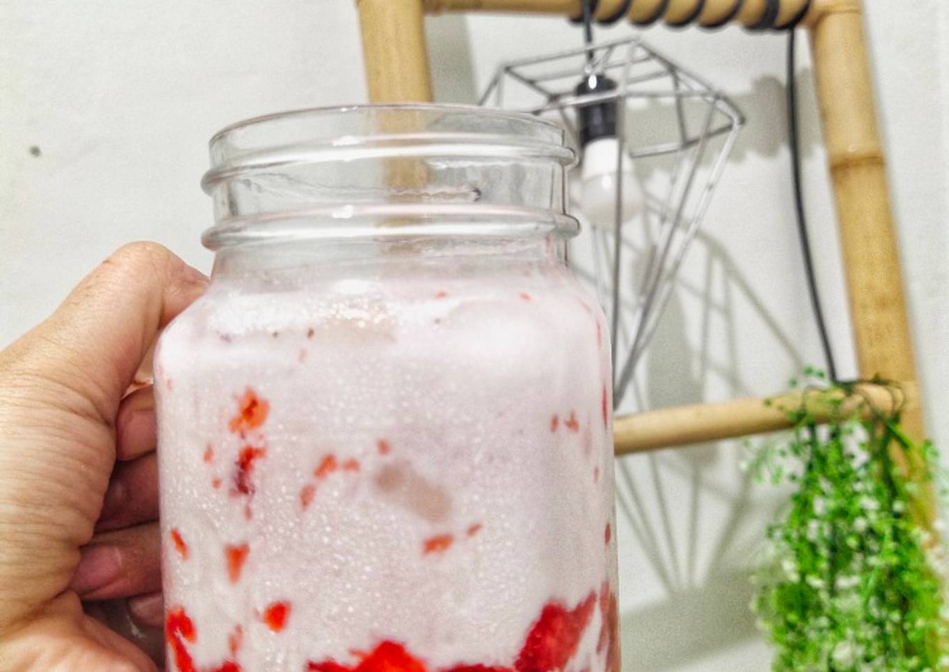 Cara Gampang Membuat Korean Strawberry Milk Latte Anti Gagal