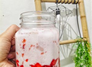Foto resep Korean Strawberry Milk Latte
