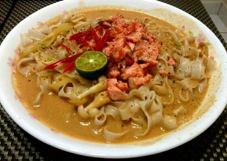 Tasty And Delicious of Salmon Thai Curry Noodle Soup