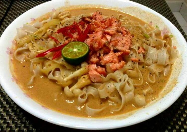 Steps to Make Speedy Salmon Thai Curry Noodle Soup