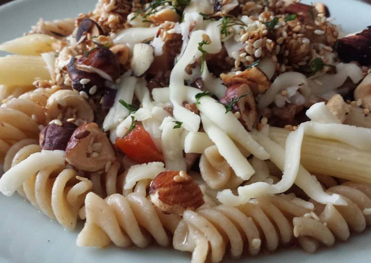 Pasta with beef mince and roasted nuts