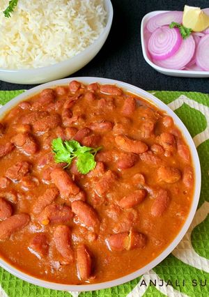 A picture of Rajma masala.